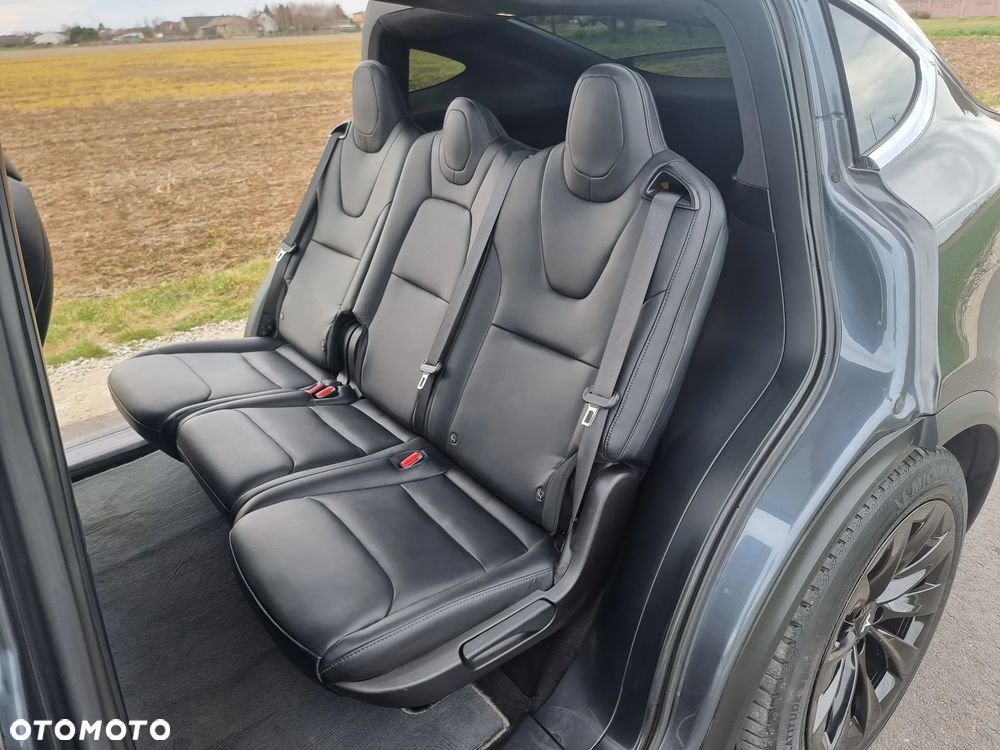 Tesla Model X - 16