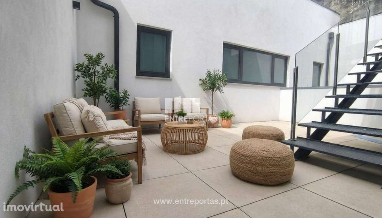 Venda de Moradia V3 próxima do mar, no centro da Póvoa de Varzim - Grande imagem: 2/26