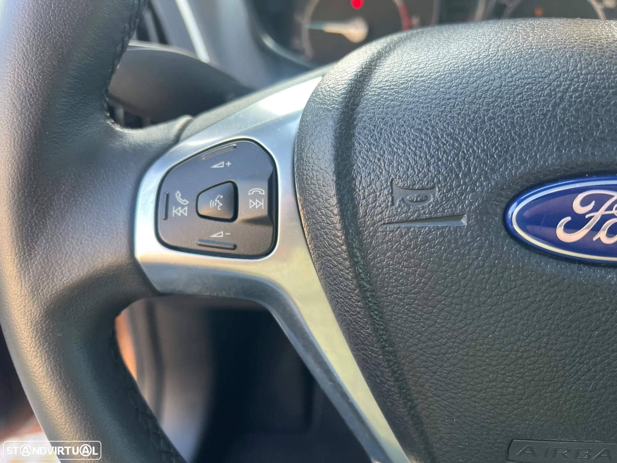 Ford B-Max 1.6 TDCi Titanium - 25