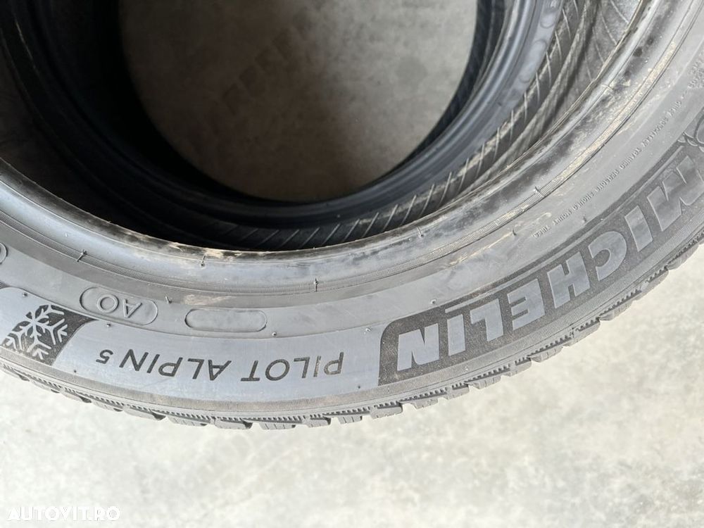 vând 2 anvelope 235/50/19 Michelin de iarnă ca noi - 7