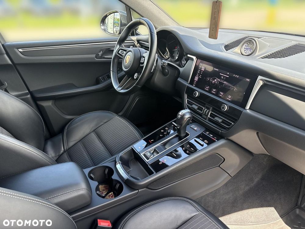 Porsche Macan T - 13