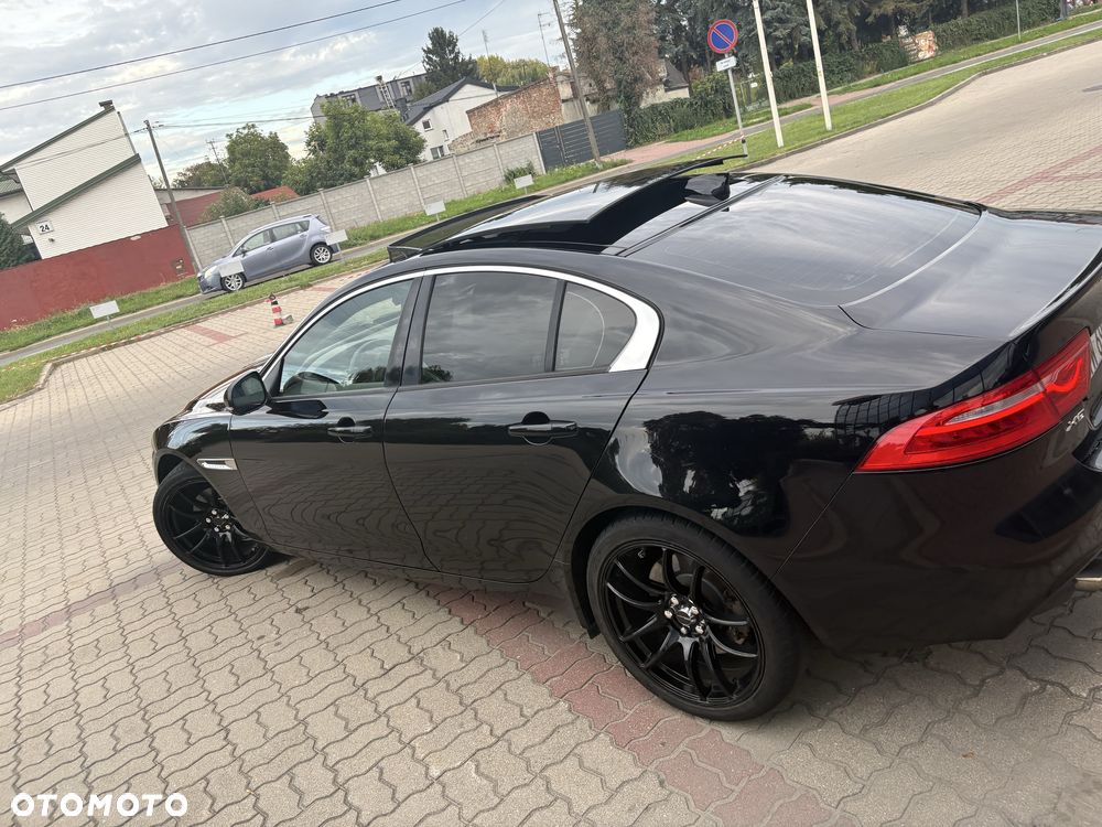 Jaguar XE - 4