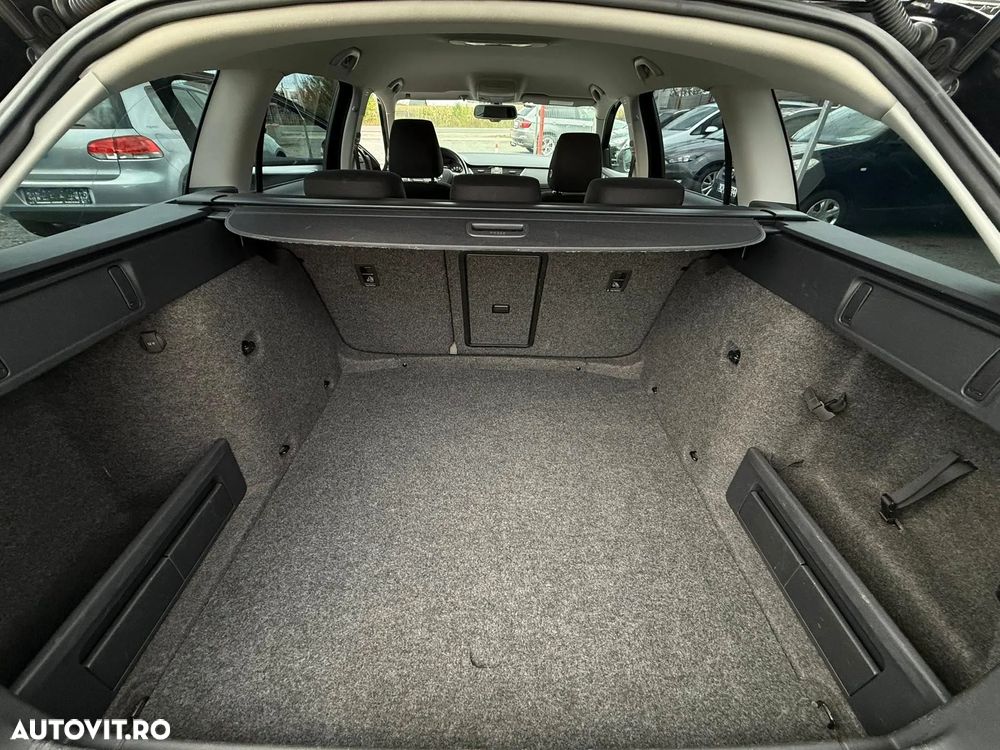 Skoda Octavia Combi 2.0 TDI DSG Premium Edition - 8