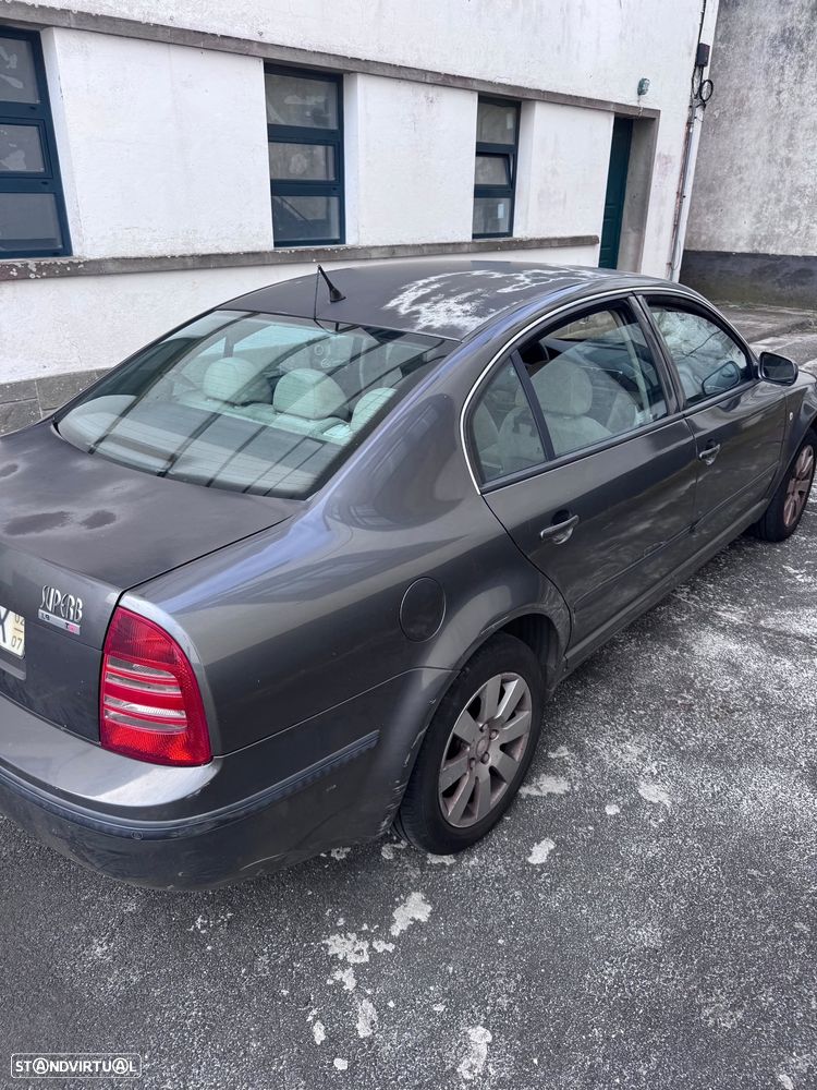 Skoda Superb 2002 photo 4