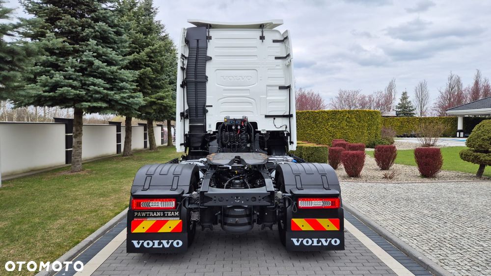 Volvo ///FH///500///2022///1 TURBINA ///JEDYNE 183 TYŚ KM/// GLOBETROTTER///XXL/// KLIMATYZACJA POSTOJOWA/// ZABUDOWY MIĘDZYOSIOWE/// ALUMINIOWE FELGI///FULL LED/// VIRTUAL COCPIT///PEDANTYCZNY  STAN///JAK NOWY - 8