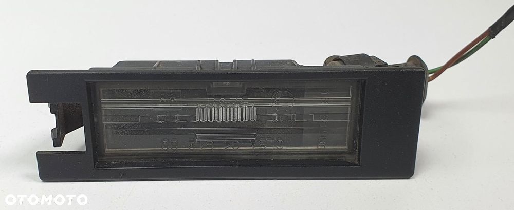 LAMPKA OŚWIETLENIA TABLICY REJESTRACYJNEJ OPEL ASTRA III H 13 139 990