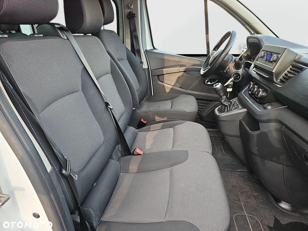 Renault Trafic 2.0 dCi - 13