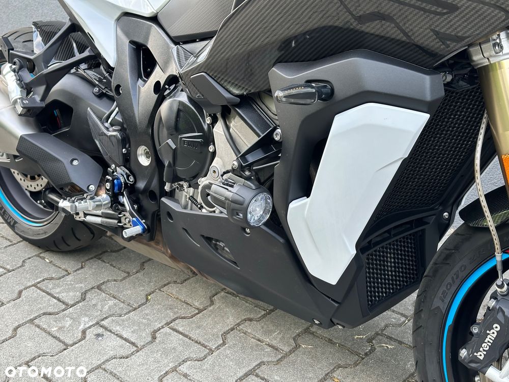 BMW S - 18