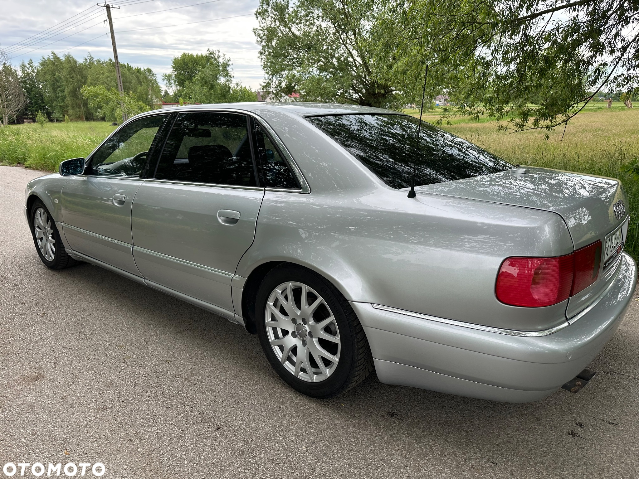 Audi A8 4.2 L Quattro - 4
