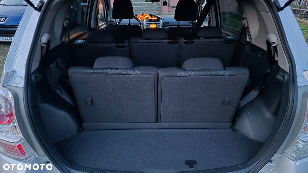 Toyota Verso 1.8 Sol 7os - 19