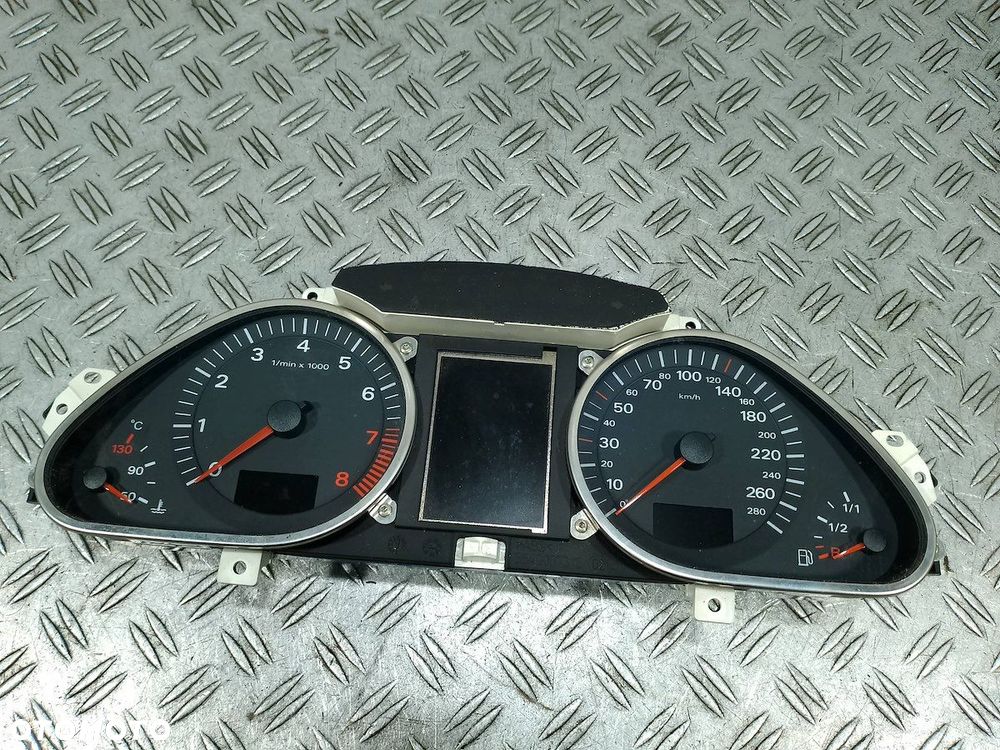 LICZNIK AUDI A6 C6 4F0920931E 3.2 V6 FSI - 1