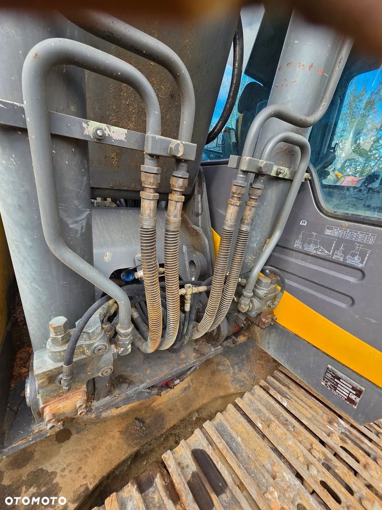 Volvo EC240 LC - 8