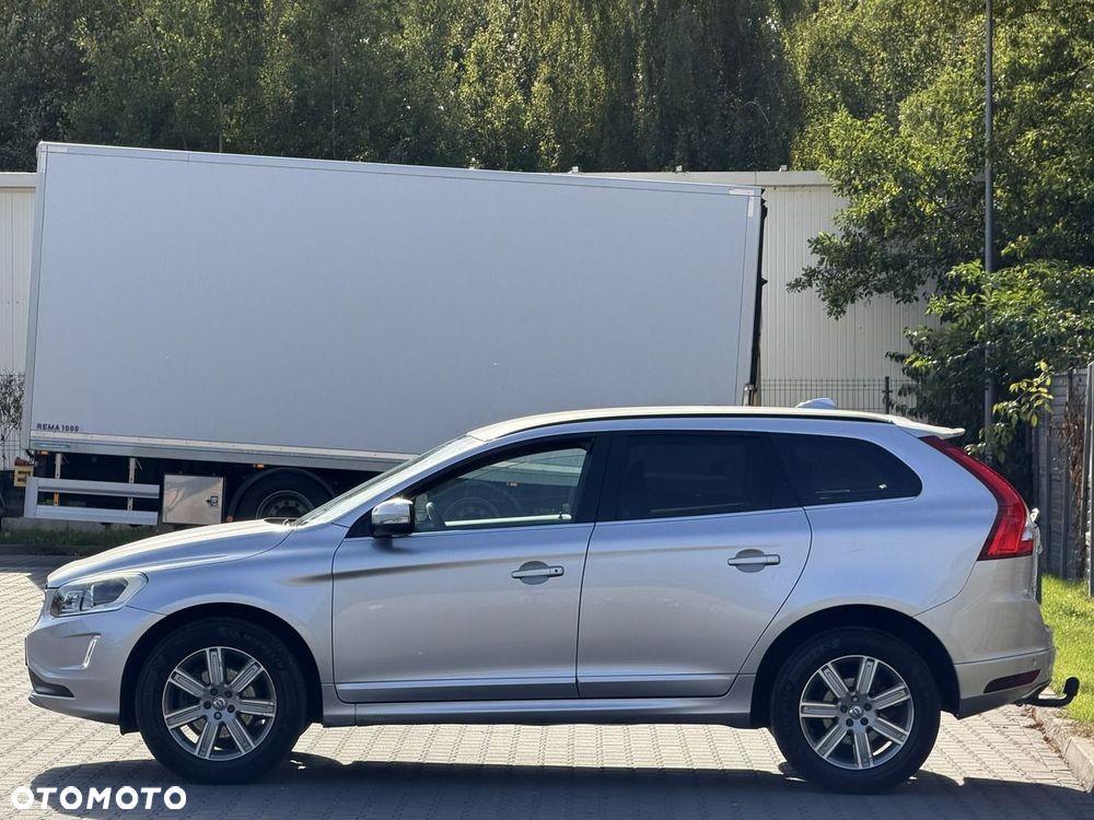 Volvo XC 60 D4 Momentum Pro - 24