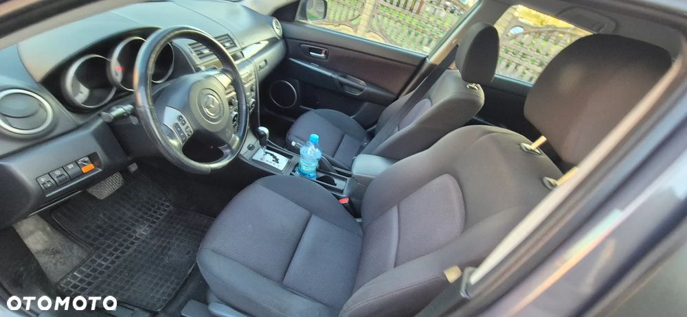 Mazda 3 1.6 Active + - 18