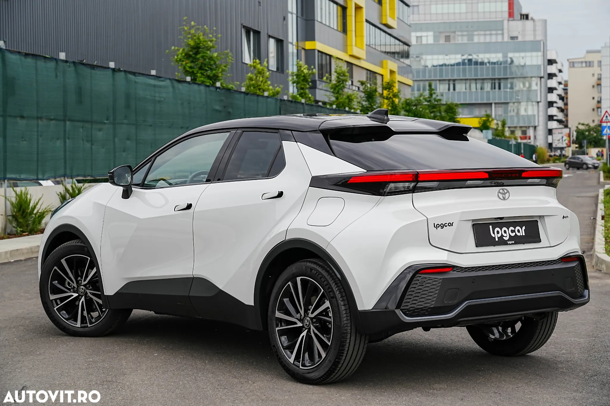 Toyota C-HR 1.8 HSD 122 CP 4x2 CVT C-lassy bi-tone - 7