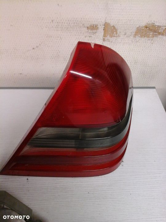 LAMPA TYLNA MB W202  SDN PRAWA LUB LEWA - 4