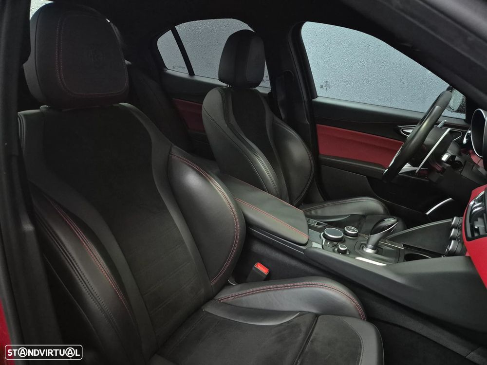 Alfa Romeo Giulia 2.9 Bi-Turbo Quadrifoglio AT8 - 10