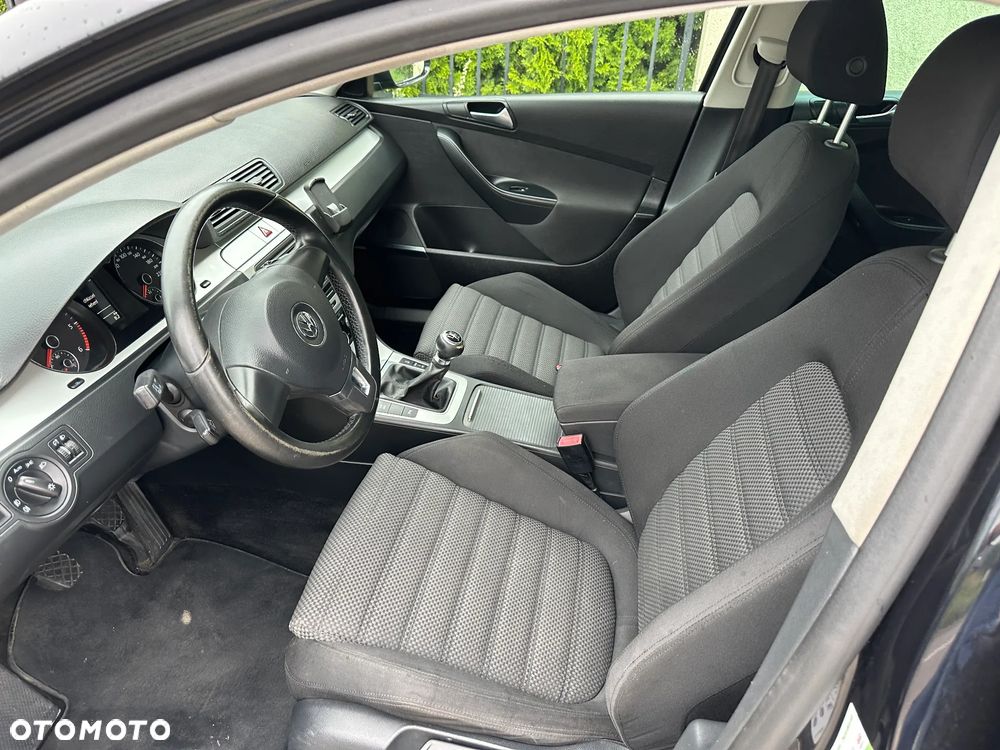 Volkswagen Passat - 14