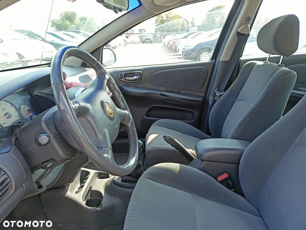 Chrysler Neon - 8