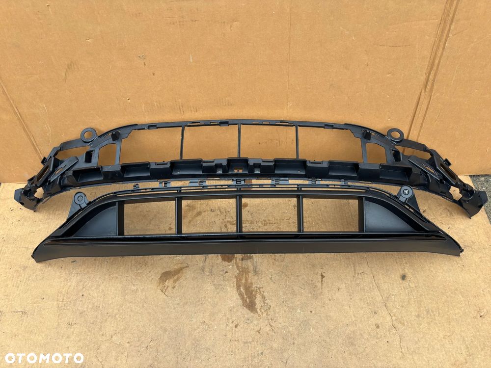 Mercedes E Klasa W213 W238 Lift AMG Środkowa Kratka Zderzaka Przód Przednia Czarna A2138858804 A2138857304 - 1