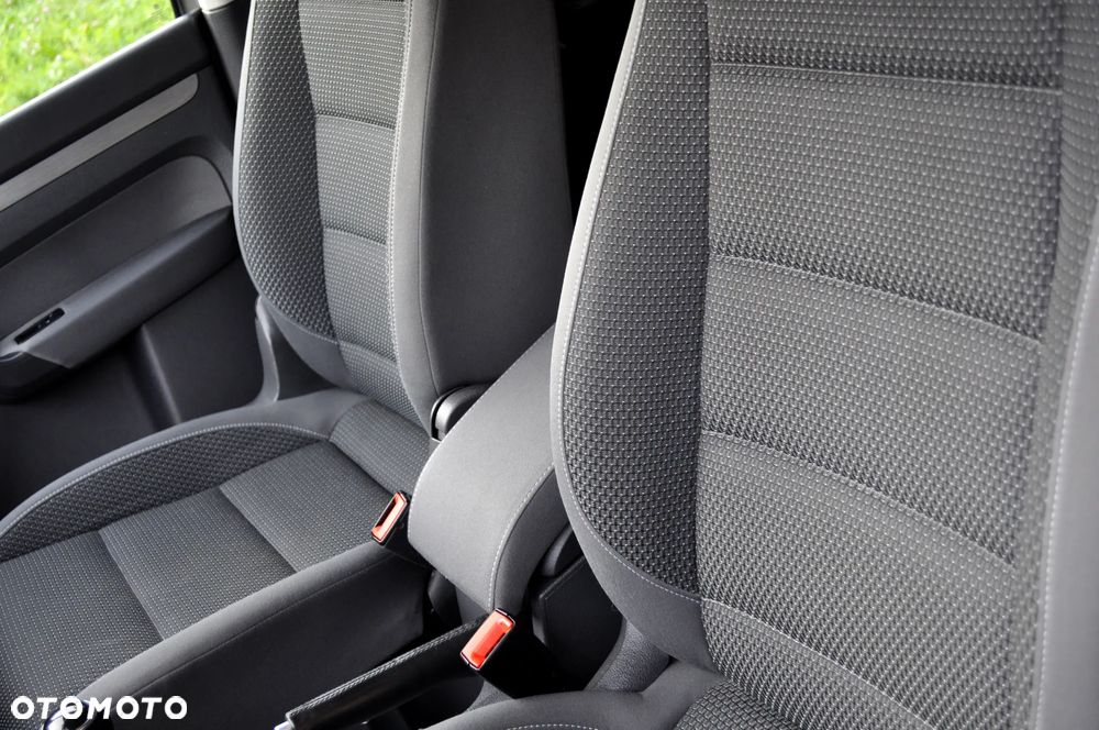 Volkswagen Touran - 22