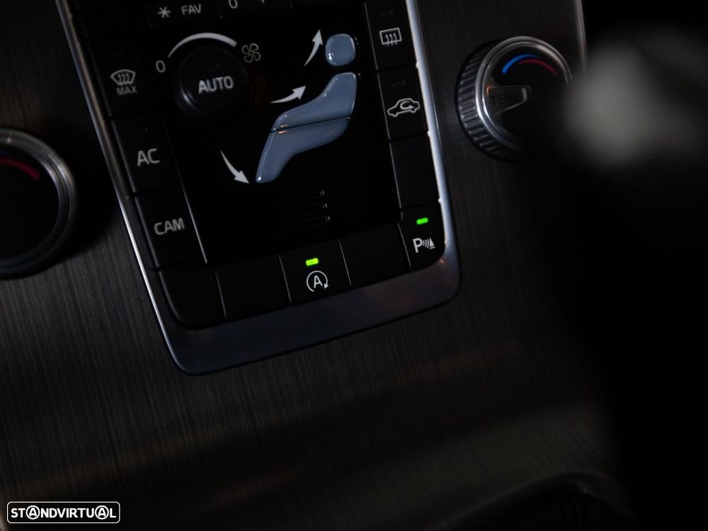 Volvo V60 Cross Country - 18