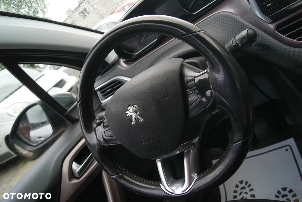 Peugeot 2008 1.2 Pure Tech Style - 12