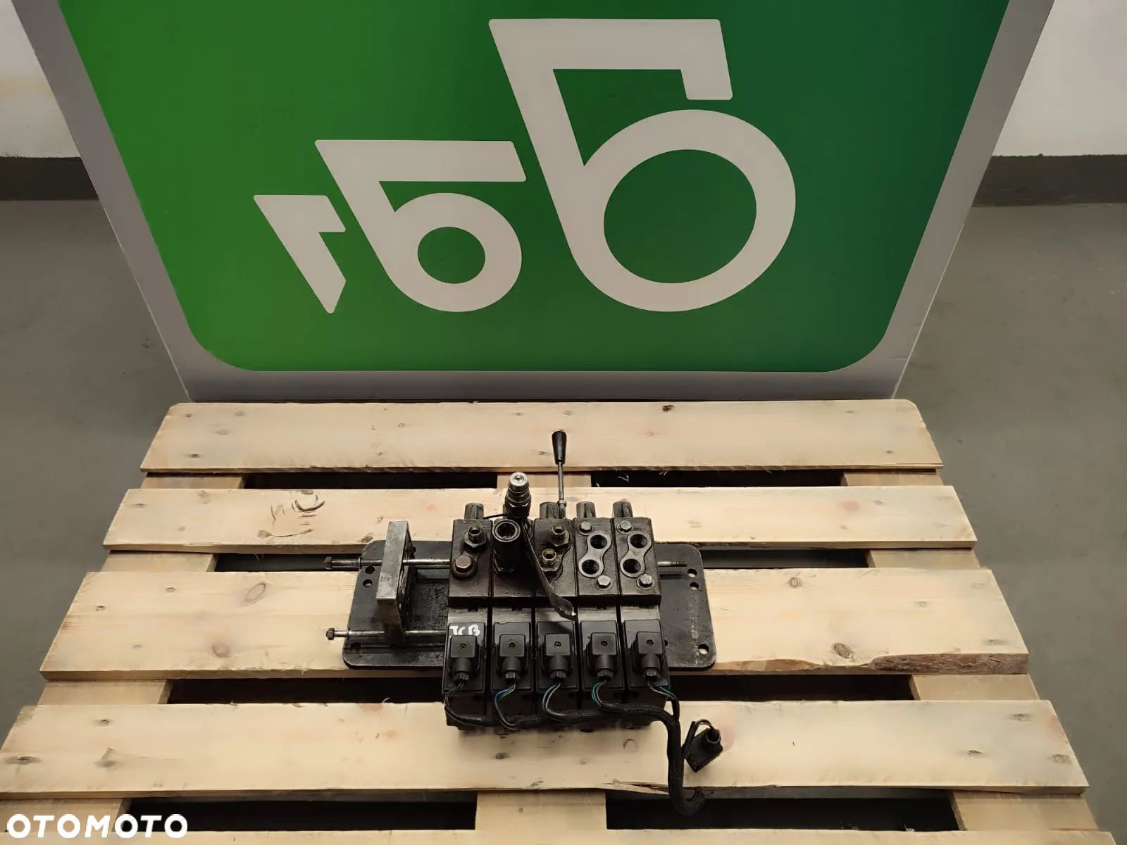 Rozdzielacz hydrauliczny 157H3889 MATBRO TS 260 - 1