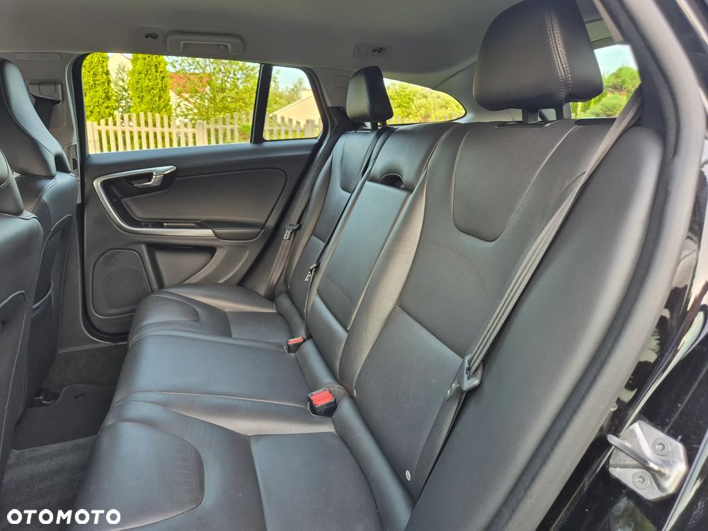 Volvo V60 D4 AWD Momentum - 25