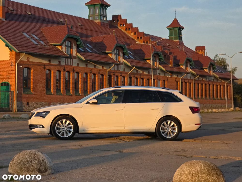 Skoda Superb 2.0 TDI Ambition DSG - 7
