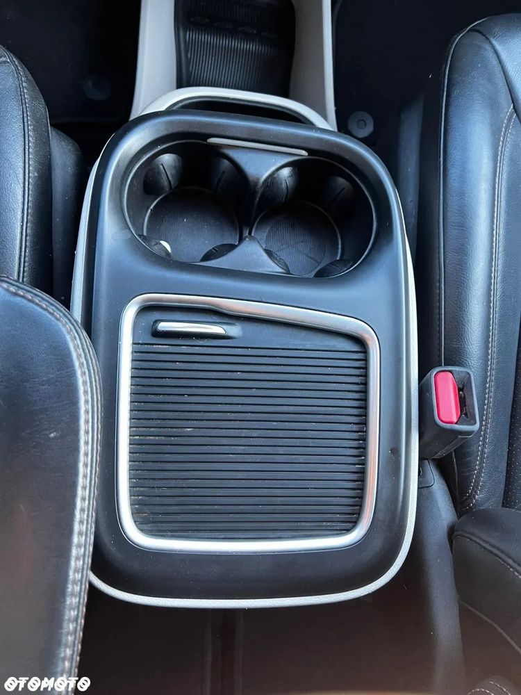 Chrysler Pacifica - 16