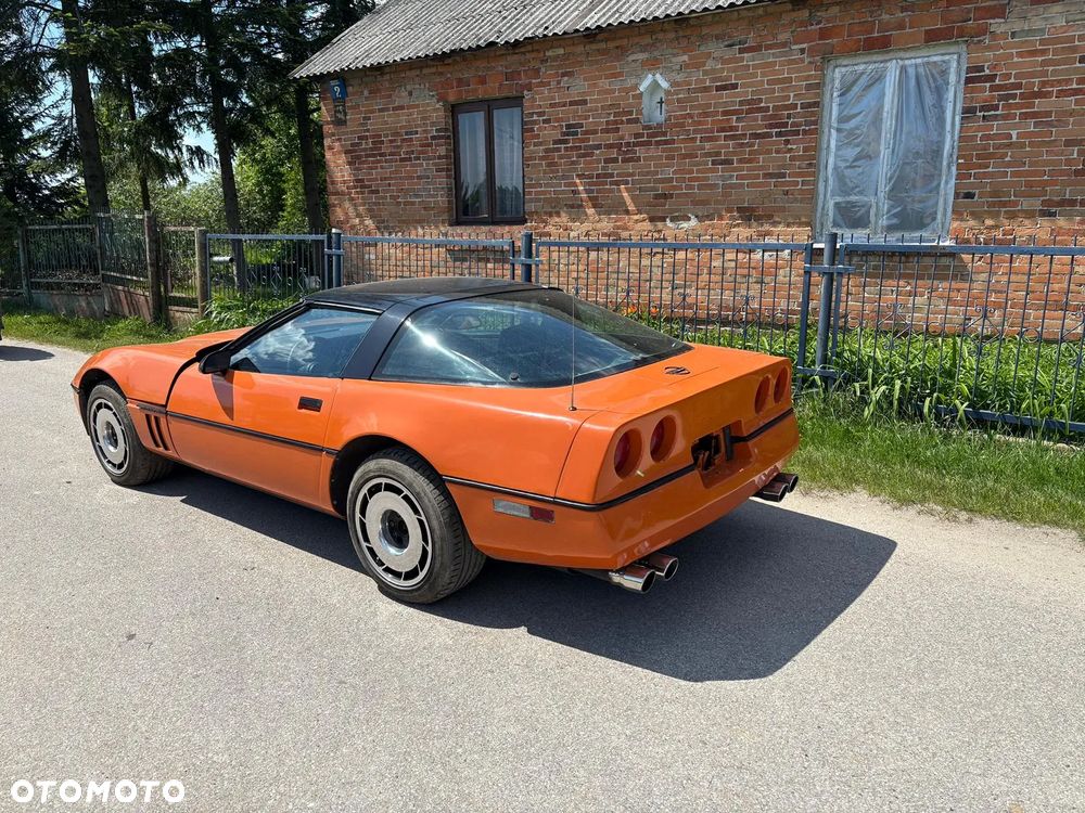 Chevrolet Corvette - 4