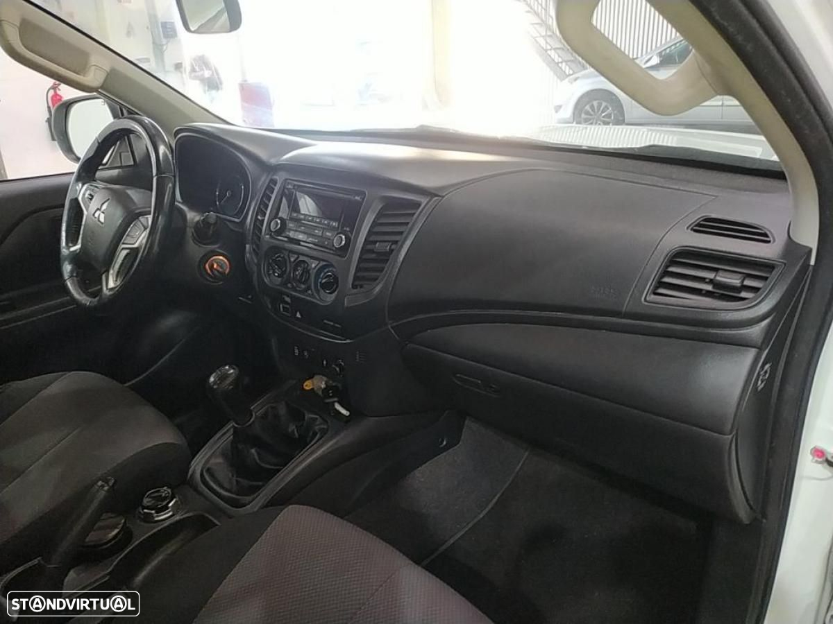 Mitsubishi L200 2.4 DI-D CLUB CAB INVITE 3L 4WD - 9