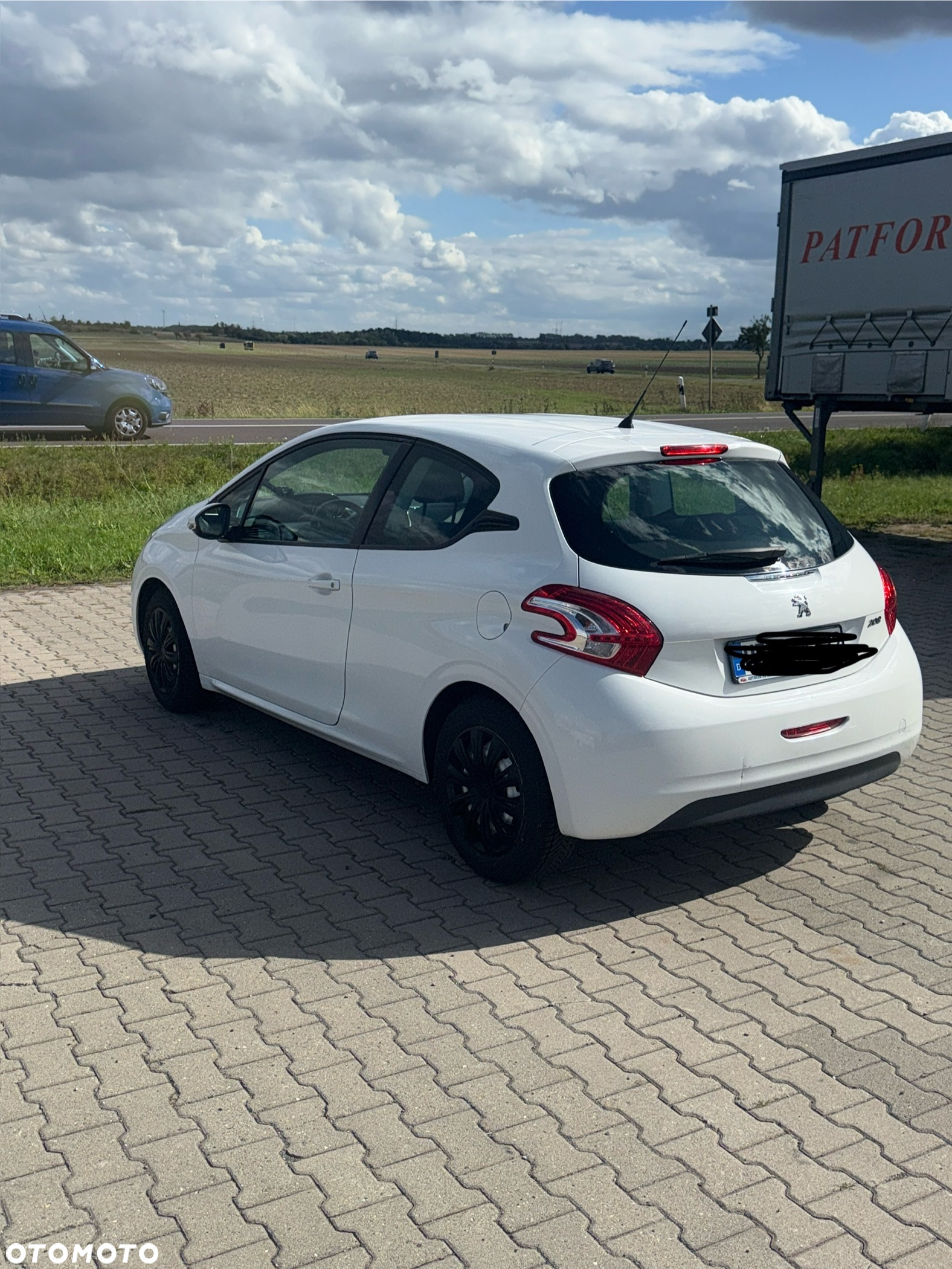 Peugeot 208 - 16