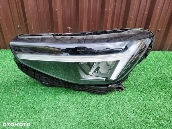 VOLVO XC40 LIFT LAMPA PRZOD LEWA FULL LED SZKLO KLOSZ