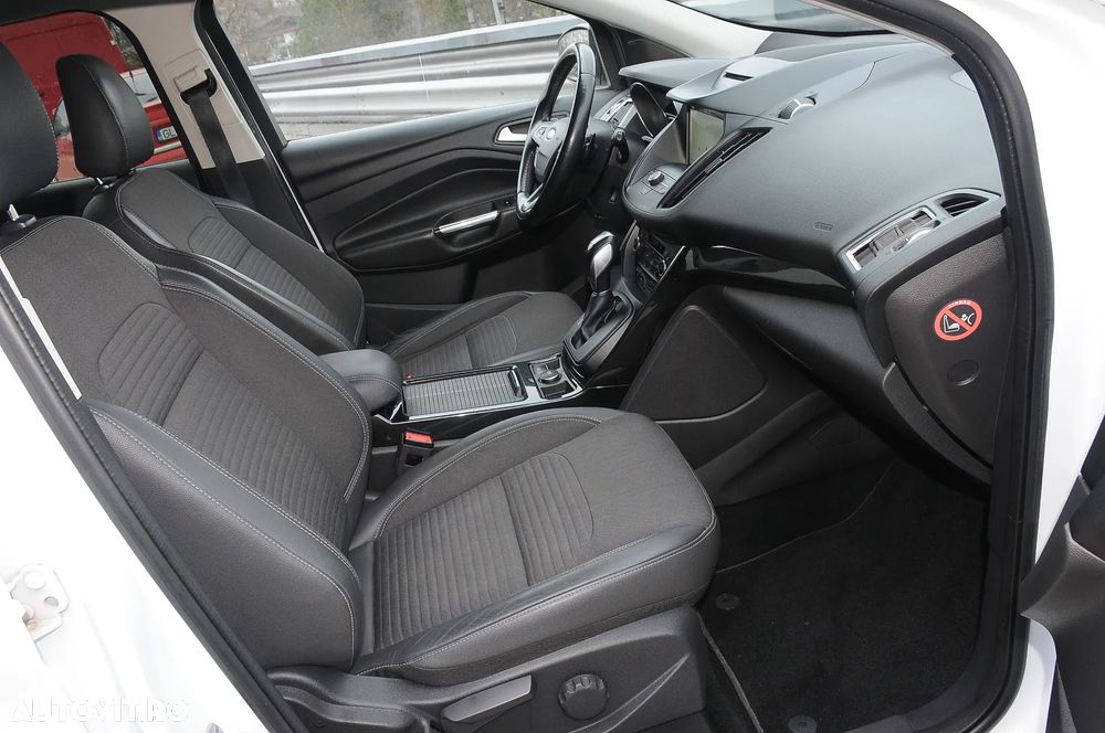 Ford Kuga 2.0 TDCi 4WD Powershift ST-Line - 27