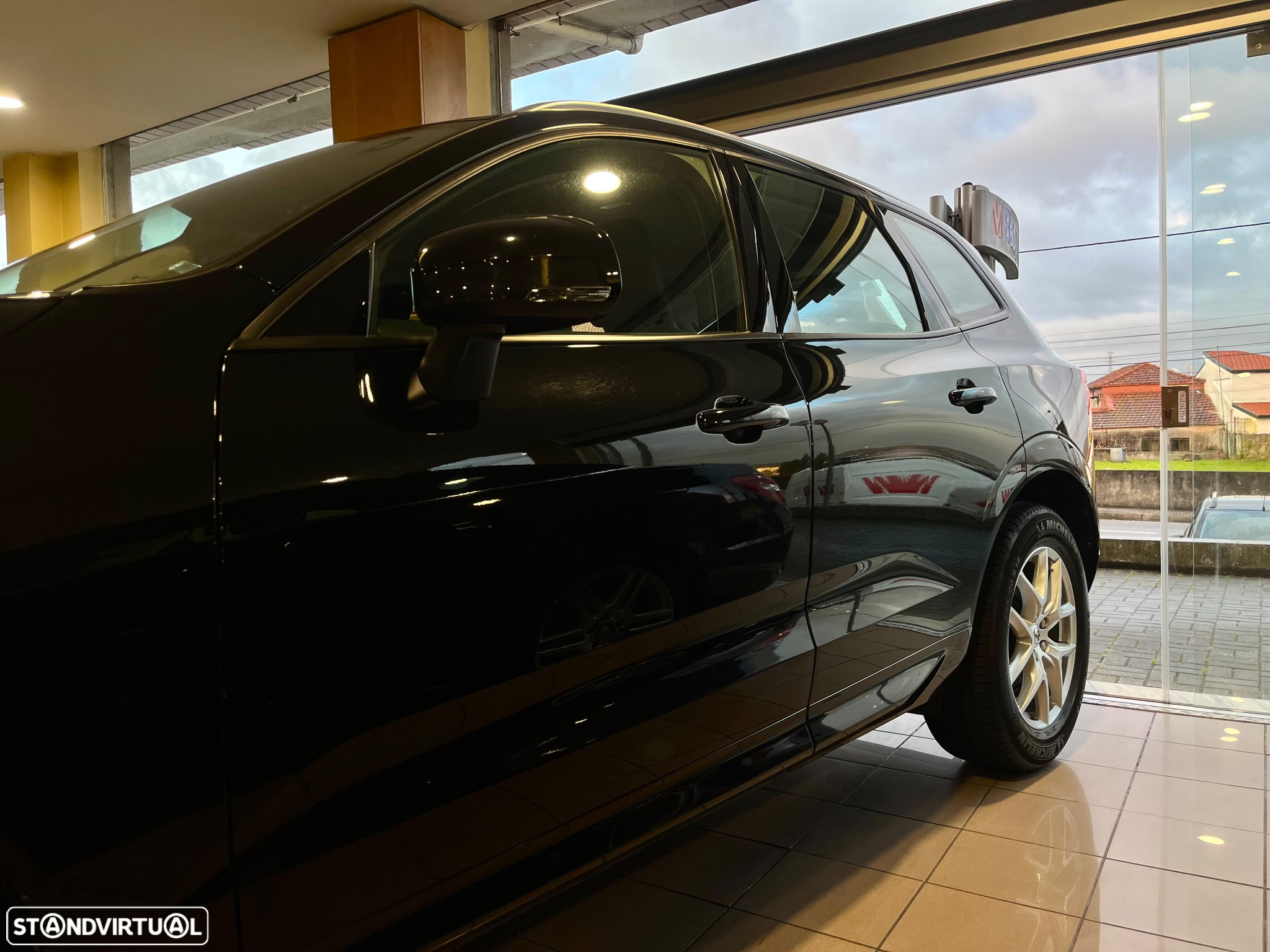 Volvo XC 60 2.0 D4 Momentum AWD Geartronic - 28