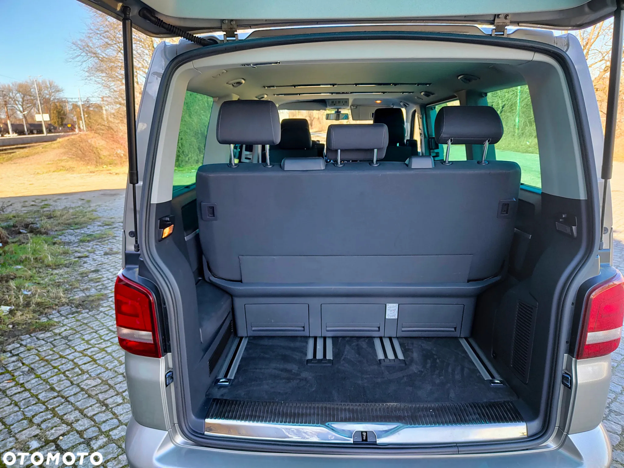 Volkswagen Multivan - 9