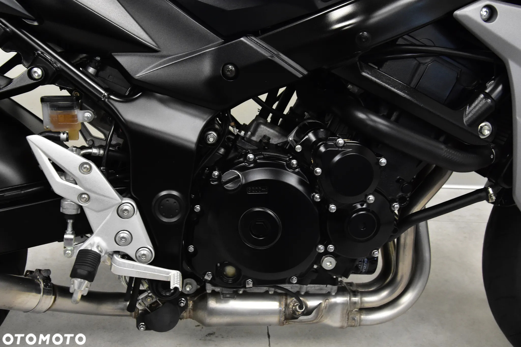 Suzuki GSR - 29