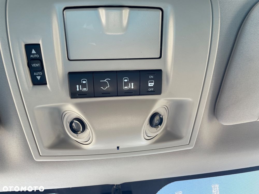 Chrysler Town & Country 3.6 Limited - 13