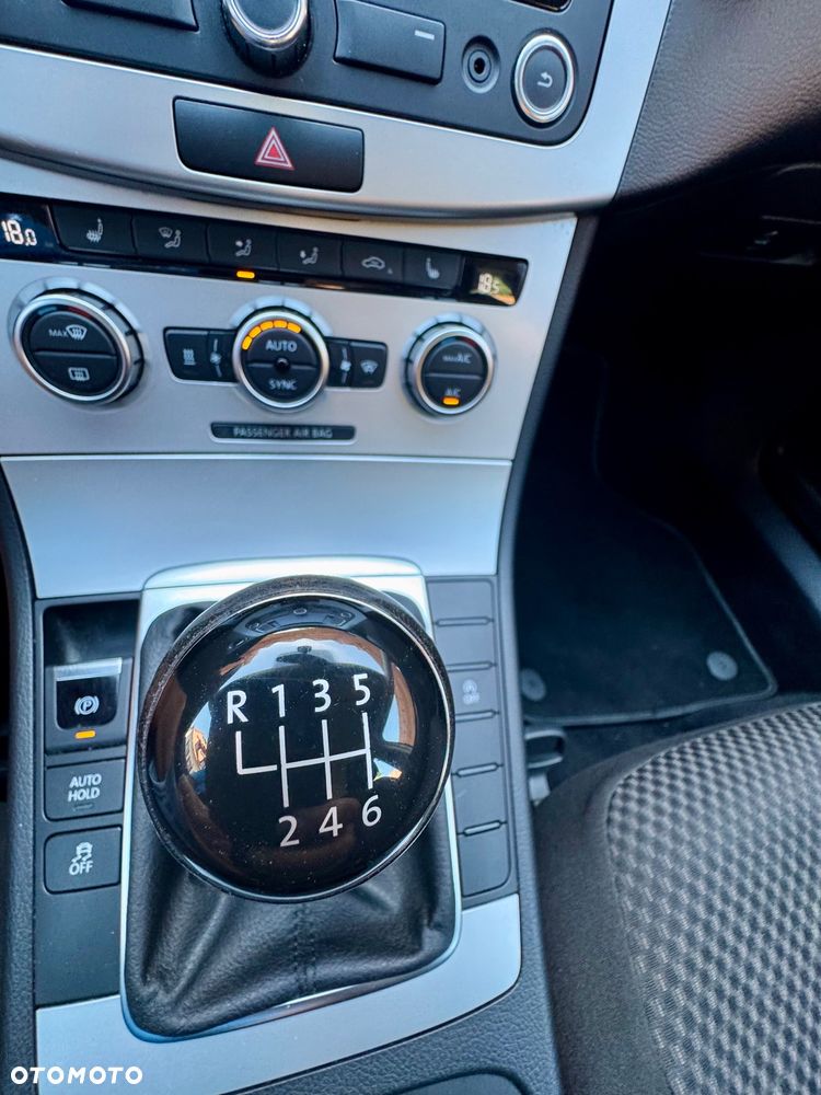 Volkswagen Passat - 30