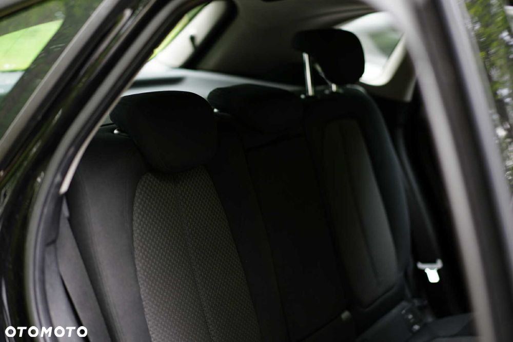 BMW Seria 2 216d - 7