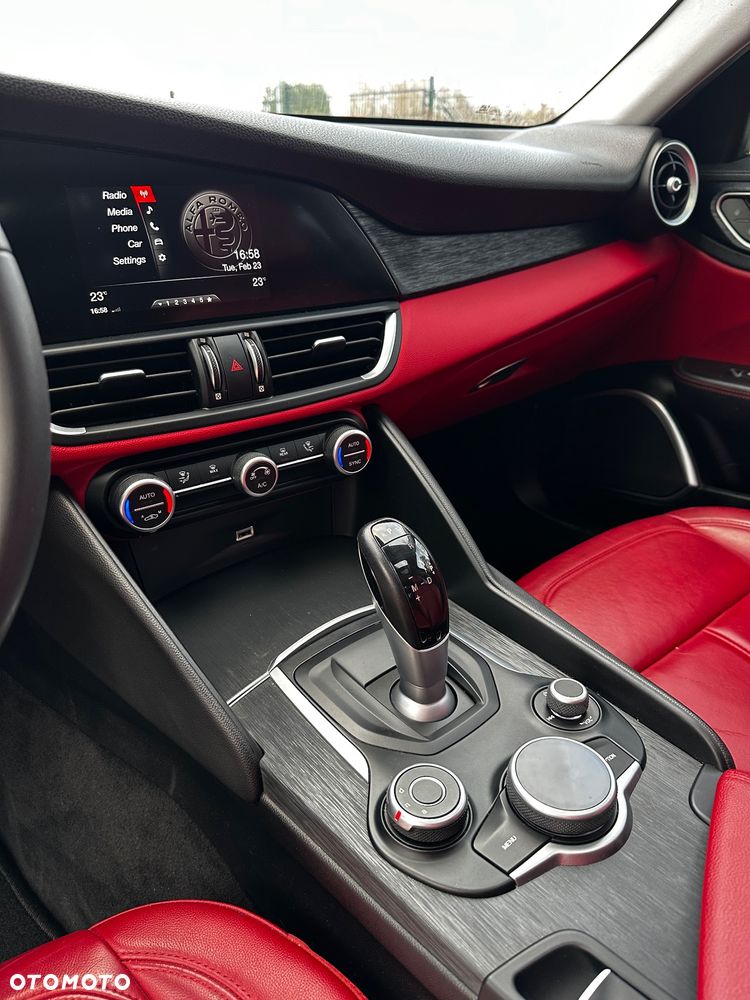 Alfa Romeo Giulia 2.0 Turbo 16V AT8 Veloce Ti - 12