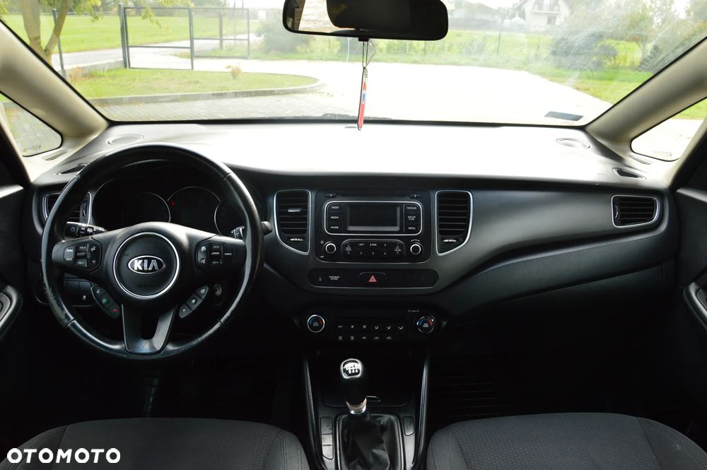 Kia Carens - 15