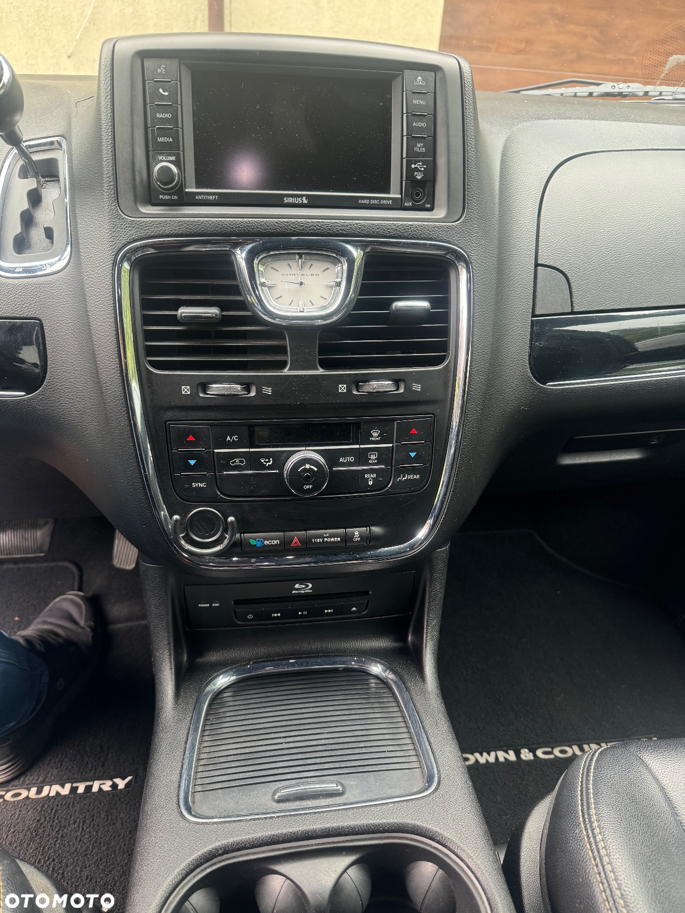 Chrysler Town & Country - 9