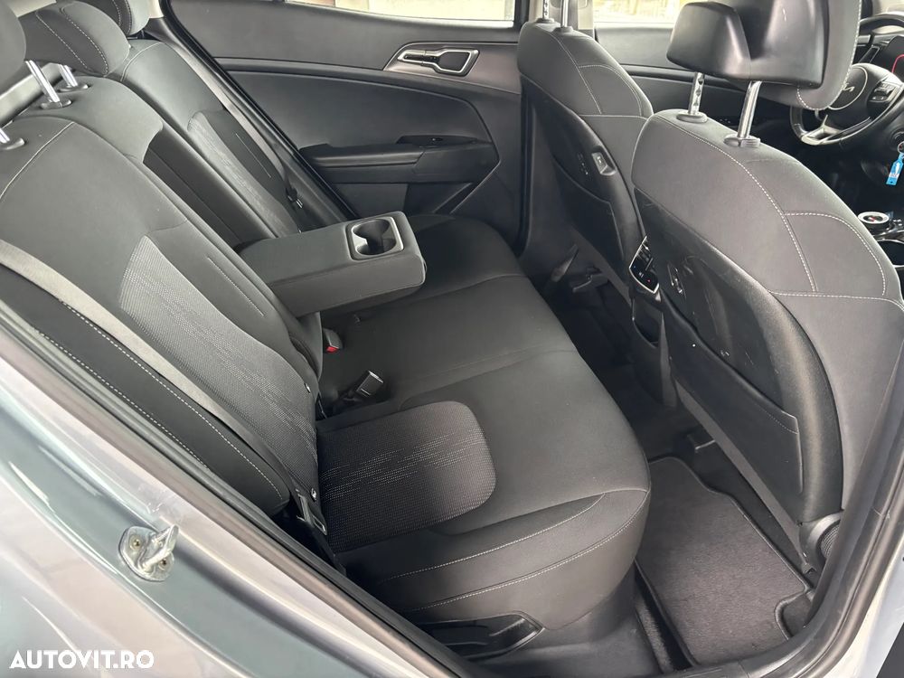 Kia Sportage 1.6 T-GDI HEV 6AT 4x2 Style - 37