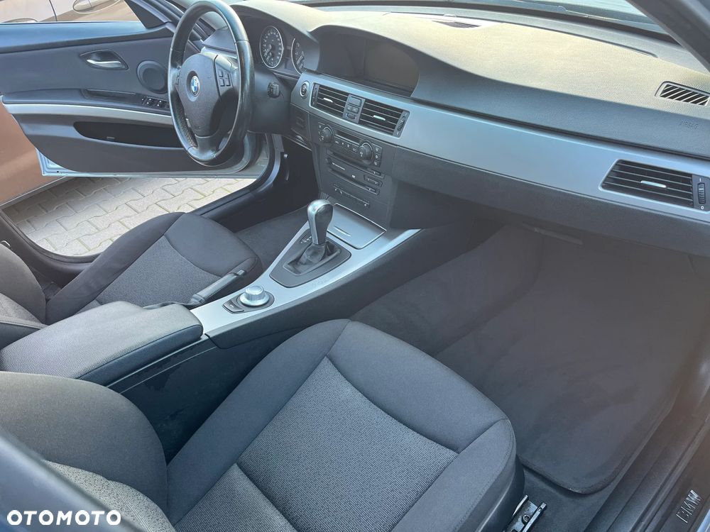 BMW Seria 3 325i - 12