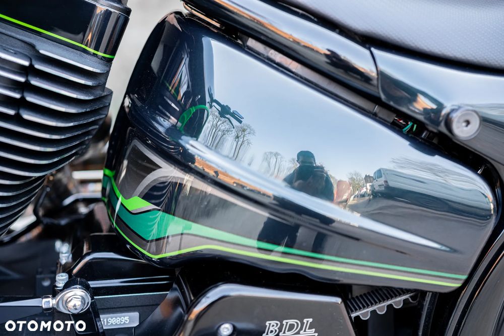 Harley-Davidson Softail Breakout - 25