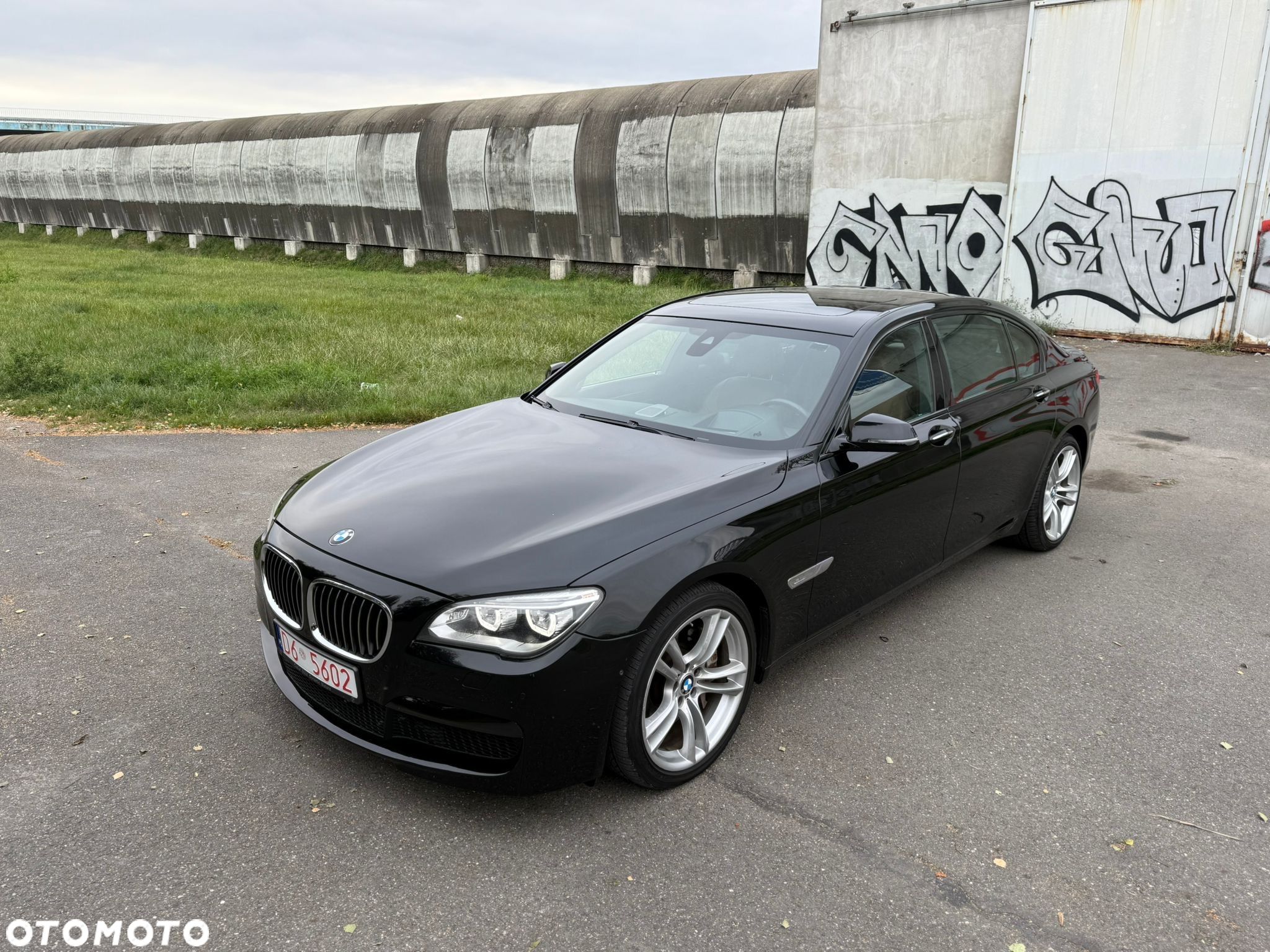 BMW Seria 7 750Li - 1