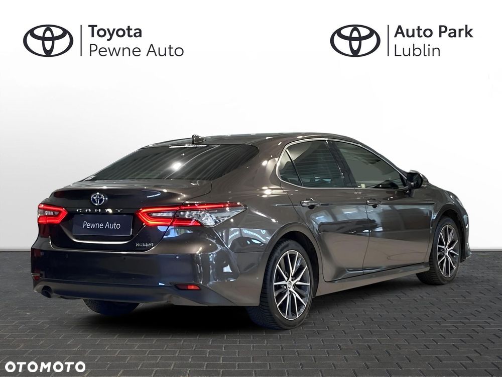 Toyota Camry - 5